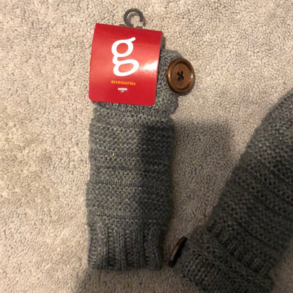 Hand warmer/gloves! Never worn and perfect!